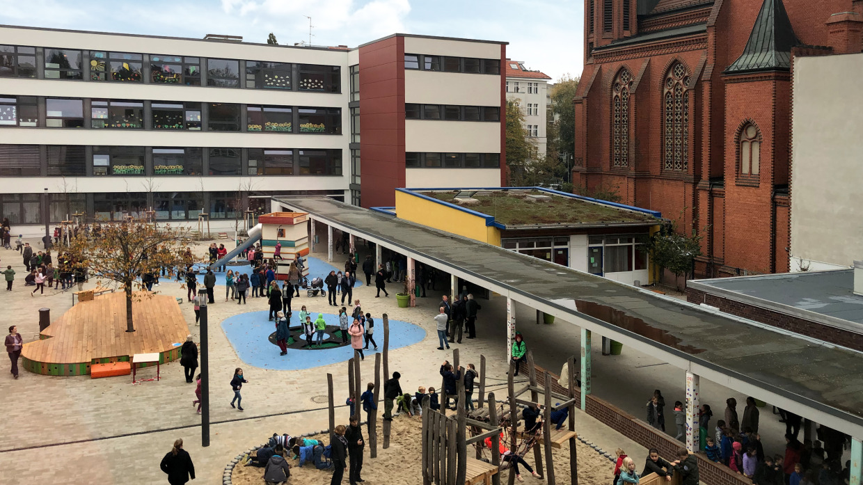 Übergabefeier des großen Schulhofes im Oktober 2019